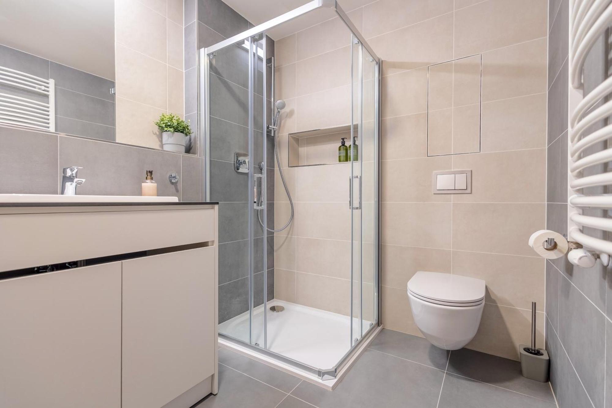 Apartmán Bright 2Br - 4Th Floor, Balcony, Free Parking By Gravity Praha Exteriér fotografie