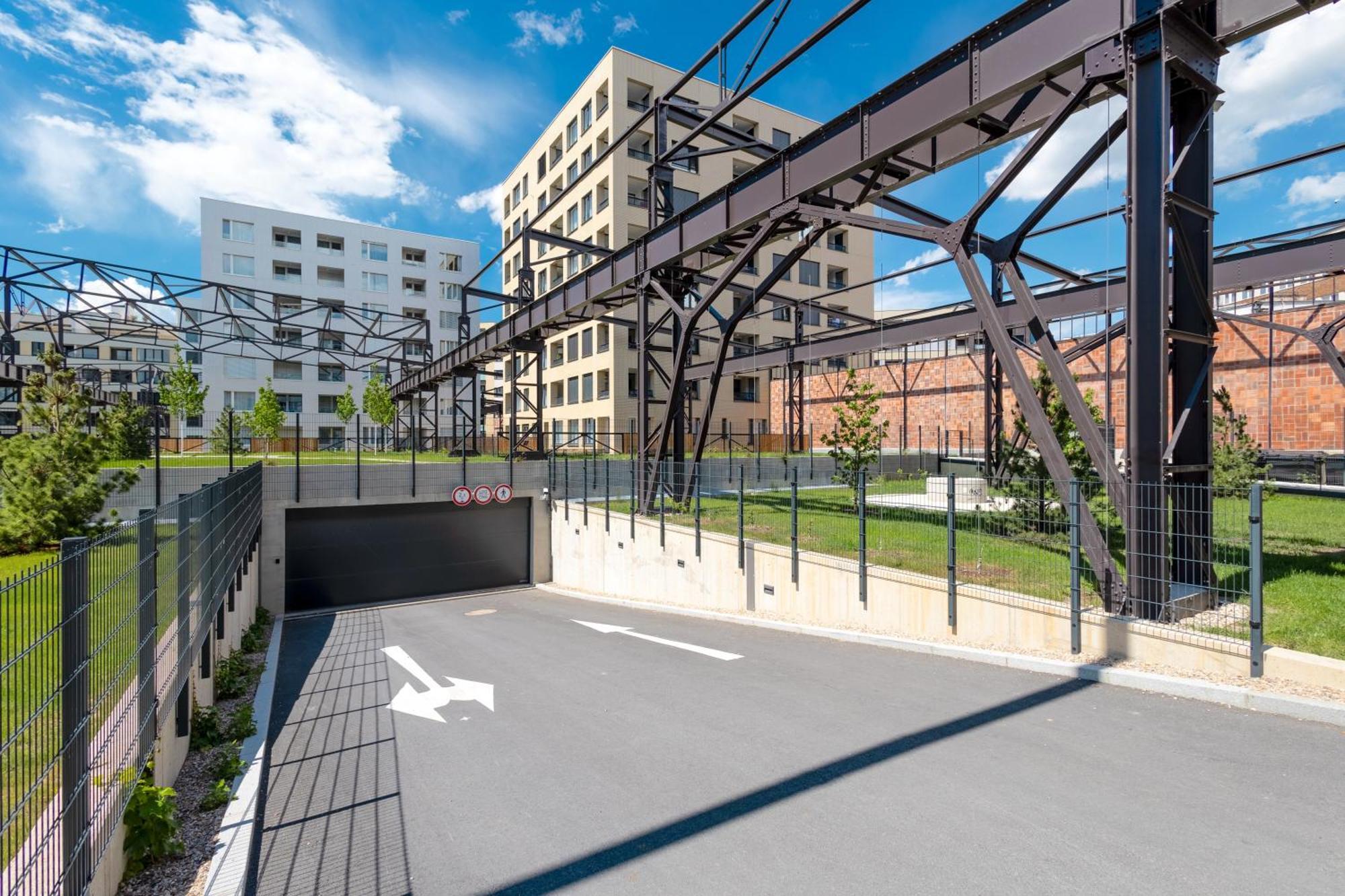 Apartmán Bright 2Br - 4Th Floor, Balcony, Free Parking By Gravity Praha Exteriér fotografie