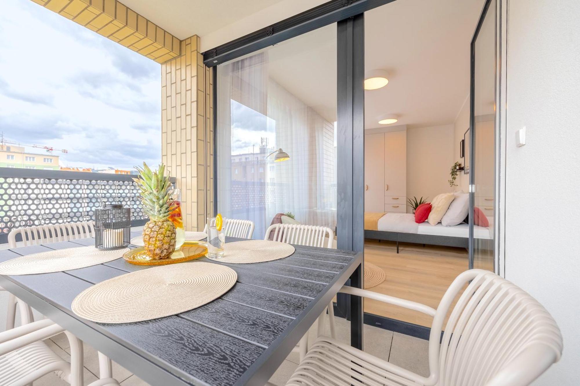 Apartmán Bright 2Br - 4Th Floor, Balcony, Free Parking By Gravity Praha Exteriér fotografie