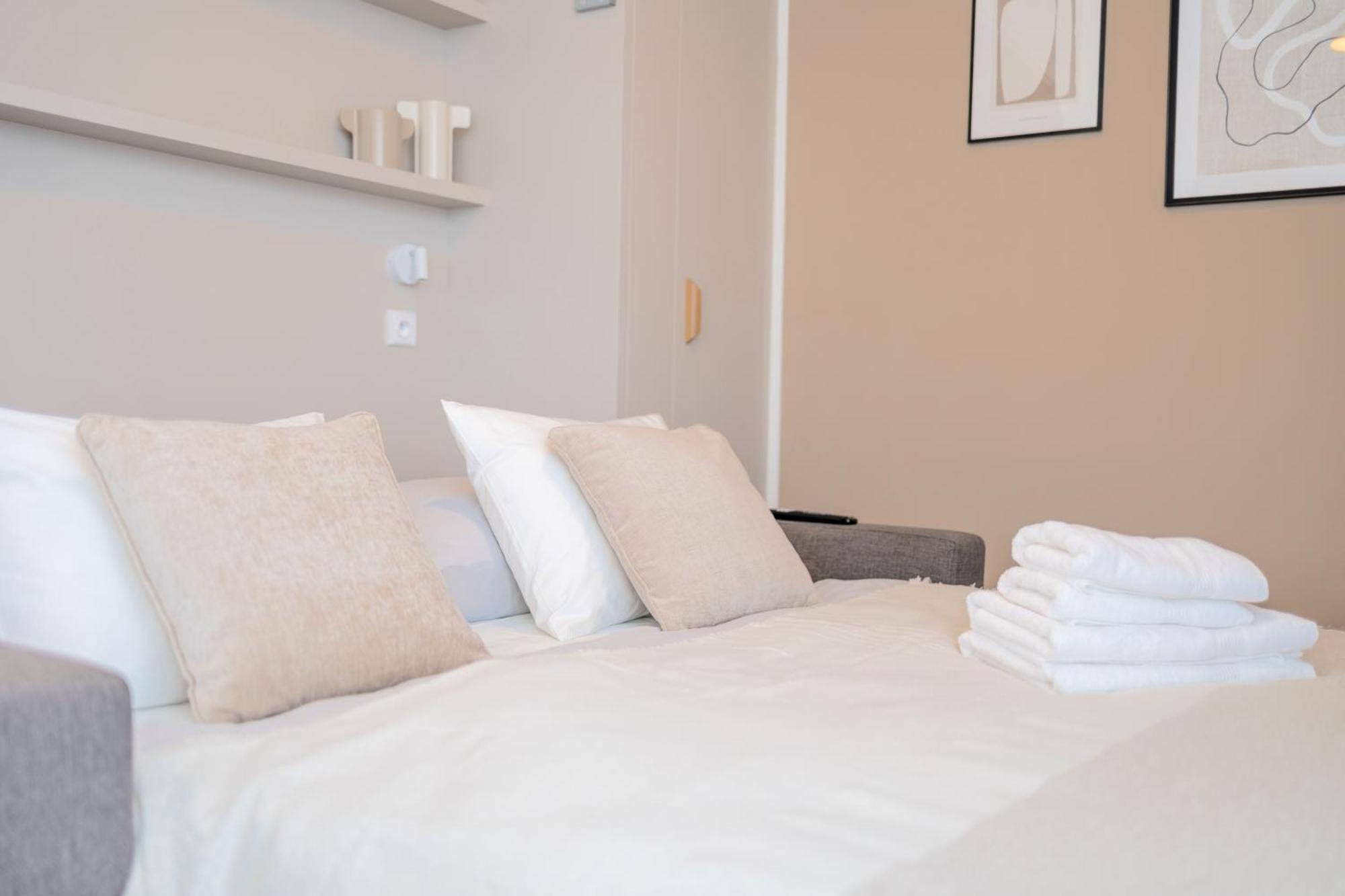 Apartmán Bright 2Br - 4Th Floor, Balcony, Free Parking By Gravity Praha Exteriér fotografie