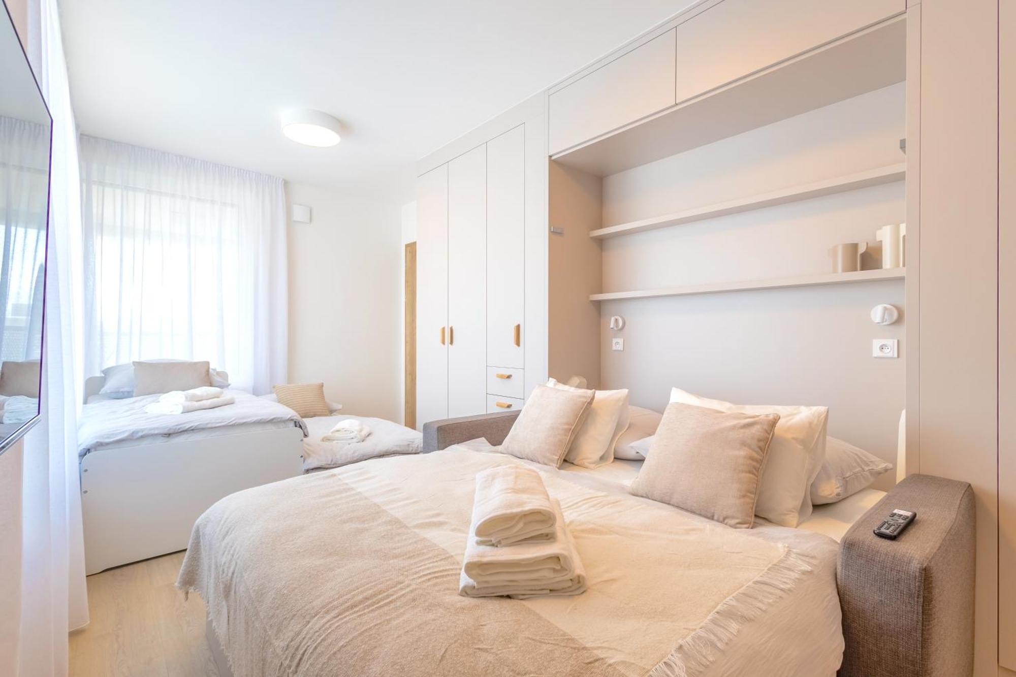 Apartmán Bright 2Br - 4Th Floor, Balcony, Free Parking By Gravity Praha Exteriér fotografie