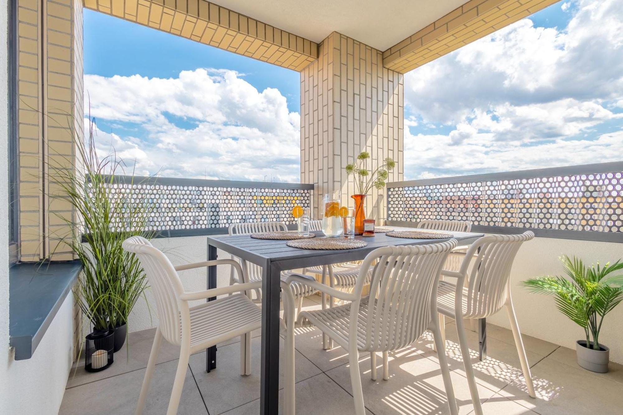 Apartmán Bright 2Br - 4Th Floor, Balcony, Free Parking By Gravity Praha Exteriér fotografie