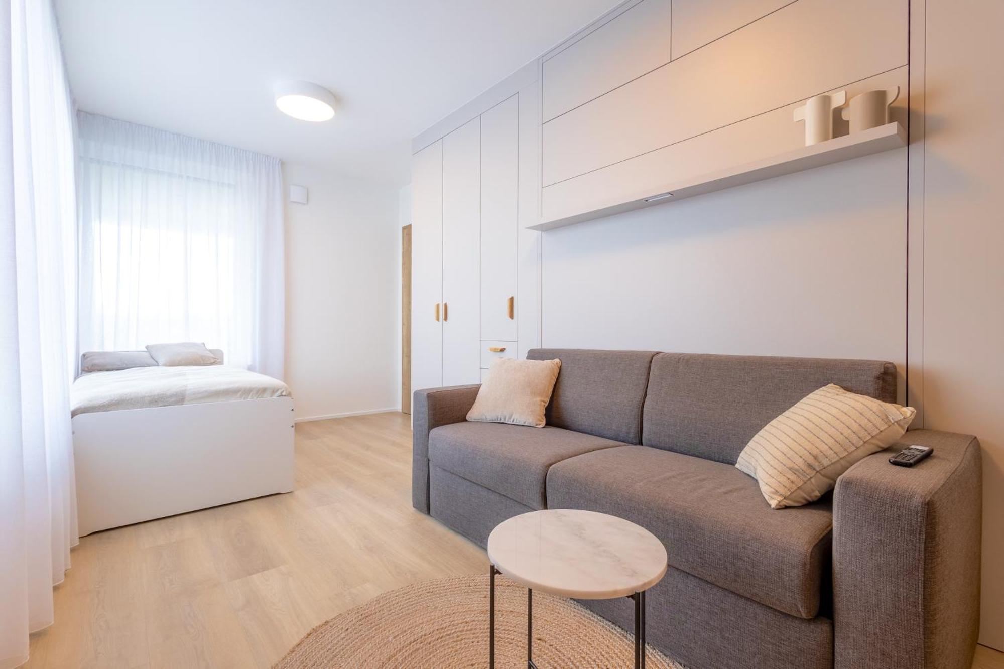 Apartmán Bright 2Br - 4Th Floor, Balcony, Free Parking By Gravity Praha Exteriér fotografie