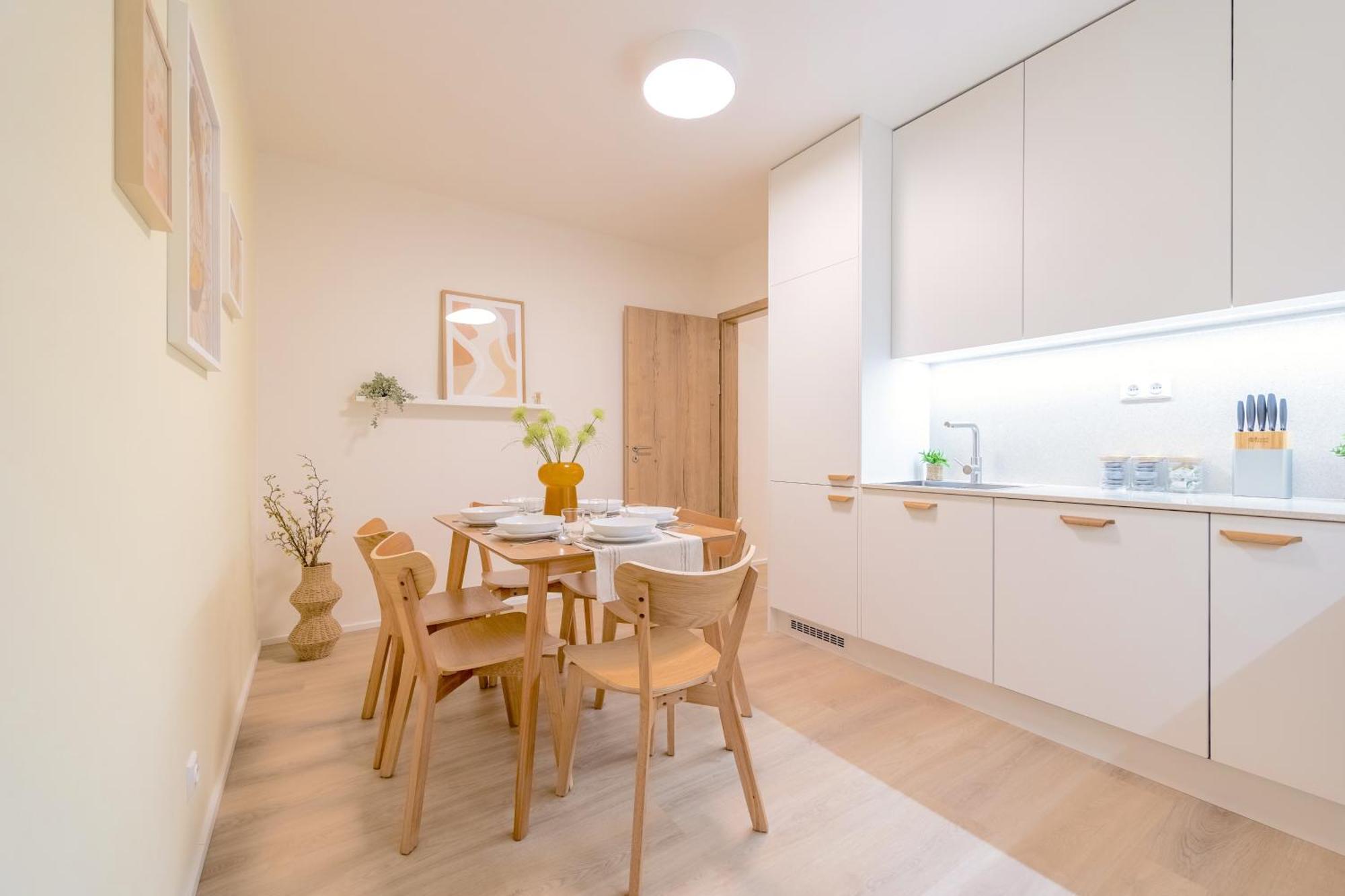 Apartmán Bright 2Br - 4Th Floor, Balcony, Free Parking By Gravity Praha Exteriér fotografie