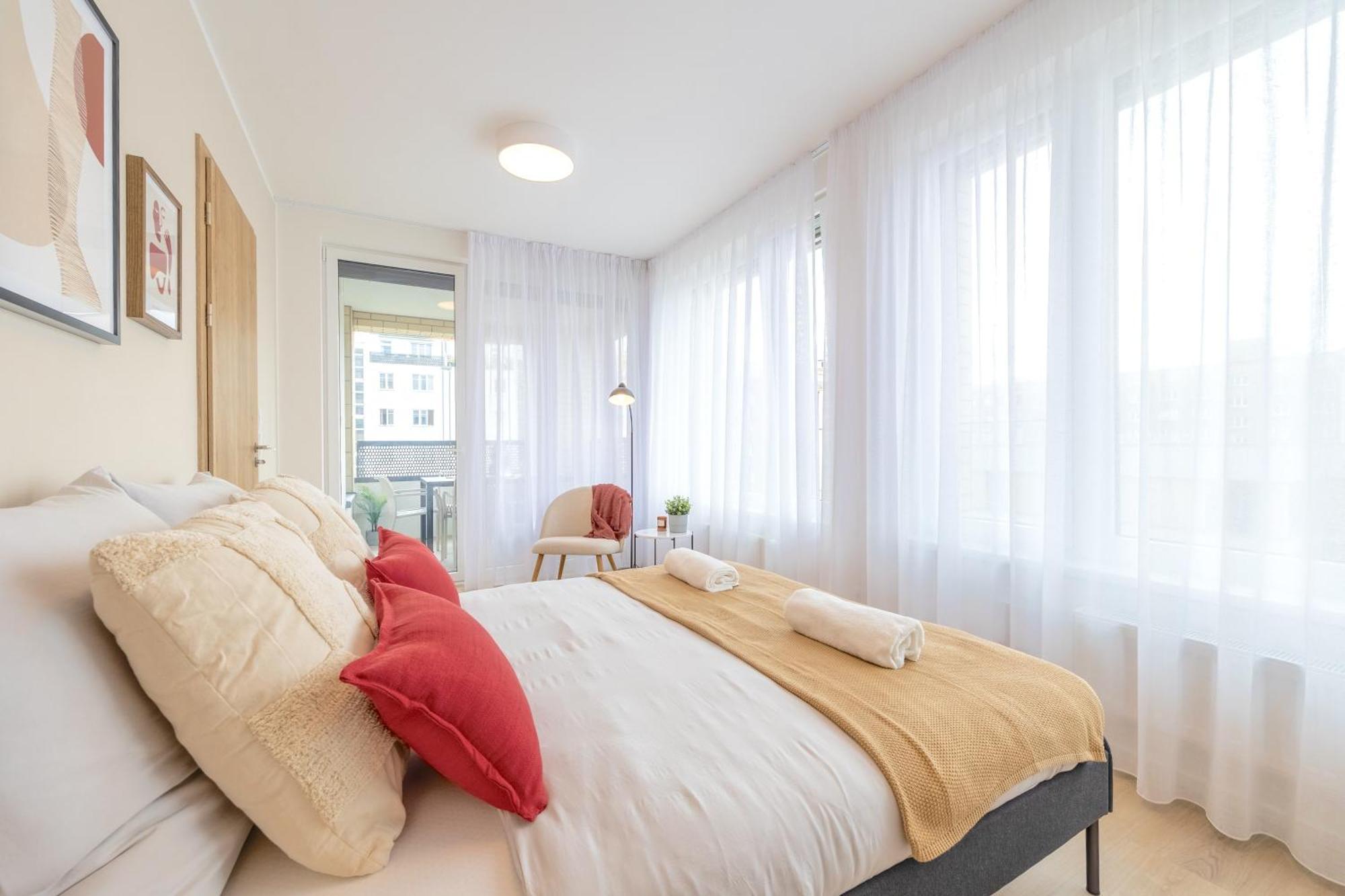 Apartmán Bright 2Br - 4Th Floor, Balcony, Free Parking By Gravity Praha Exteriér fotografie