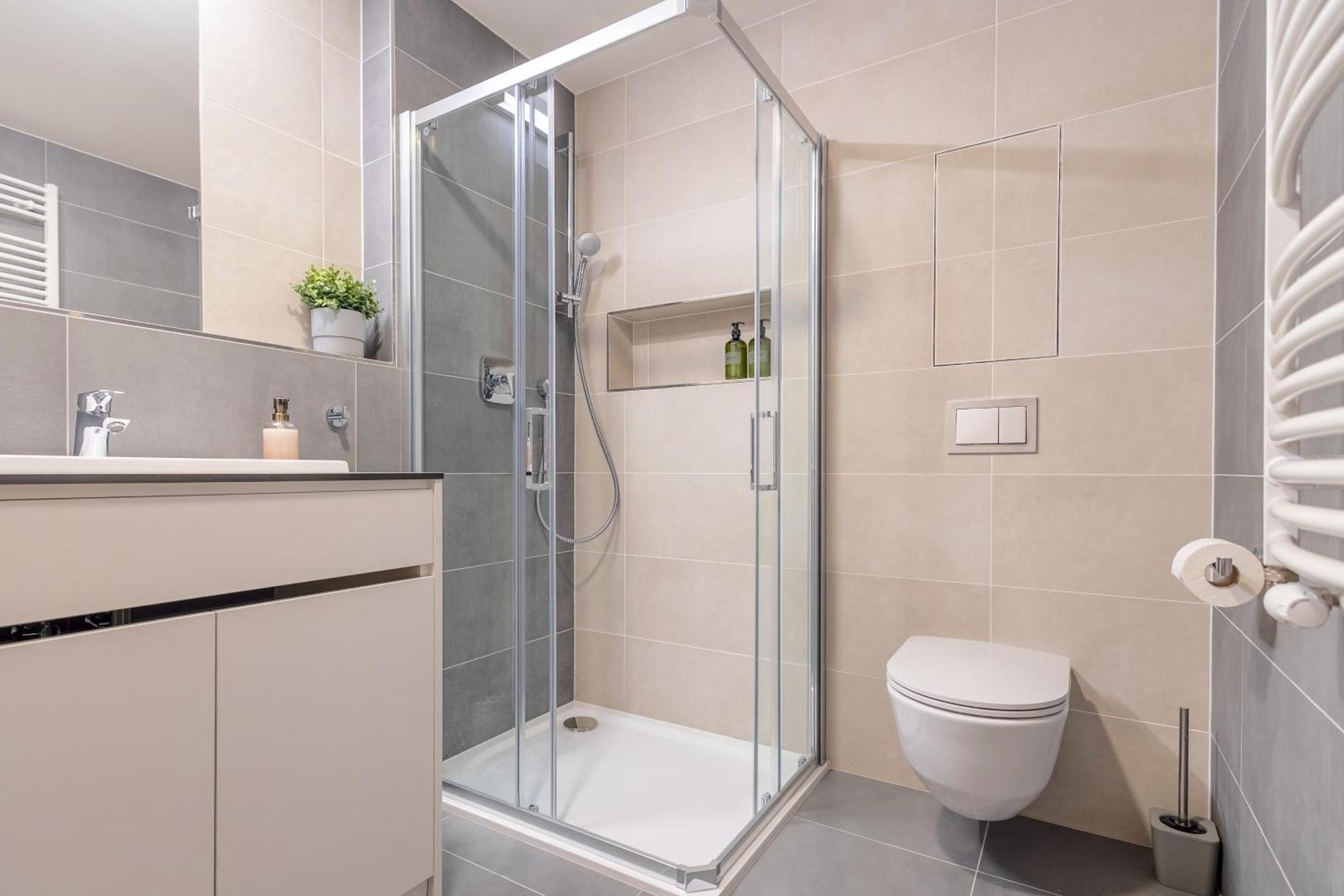Apartmán Bright 2Br - 4Th Floor, Balcony, Free Parking By Gravity Praha Exteriér fotografie